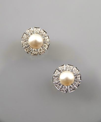null Boucles d'oreilles en or gris, 750 MM, ornées de diamants total 1,50 carat environ...