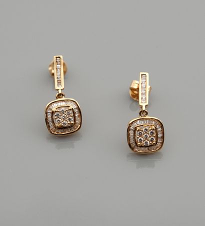 null Earrings in yellow gold, 750 MM, set with diamonds and covered with baguette-cut...