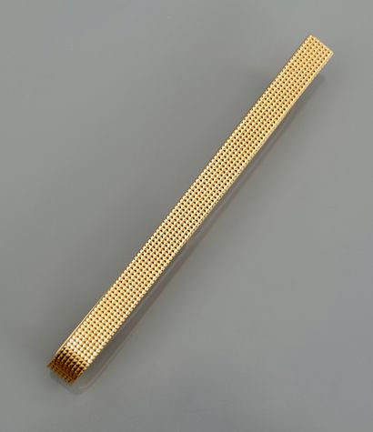 null Pince de cravate en or jaune, 750 MM, vers 1950, poids : 8,6gr. brut.