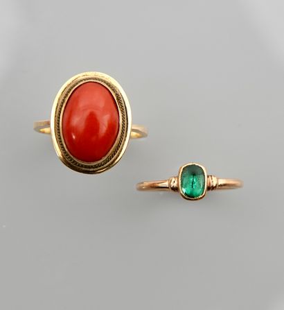 Two yellow gold rings, 750 MM, one with coral...