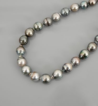 null 
Necklace of baroque Tahitian pearls, yellow gold clasp, 750 MM, length 42 cm,...