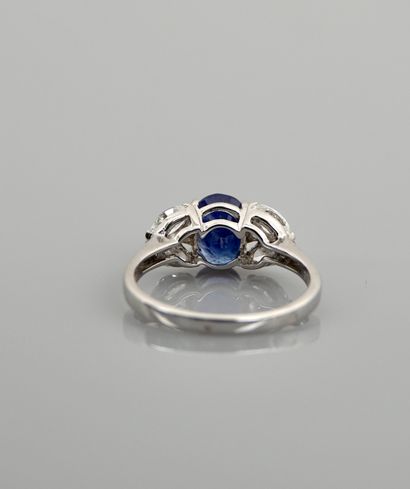 null White gold ring, 750 MM, centered on a sapphire weighing approximately 1.90...