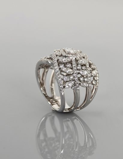 null 
Ring formed of white gold ribbons, 750 MM, covered with diamonds centered with...