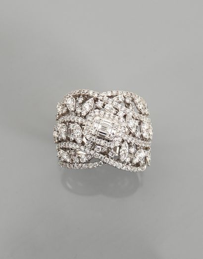 null 
Ring formed of white gold ribbons, 750 MM, covered with diamonds centered with...