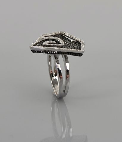 null Ring in white gold, 750 MM, decorated with diamonds totaling 1.50 carat, can...
