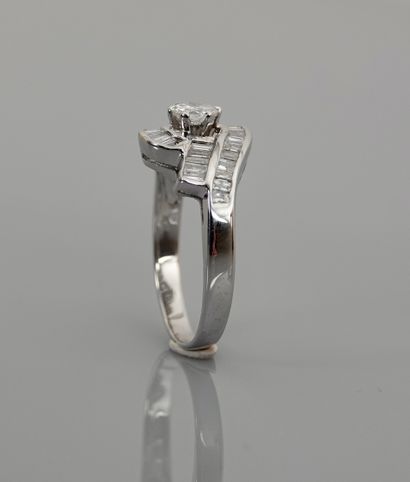 null Ring in white gold, 750 MM, centered with a round diamond in a setting covered...