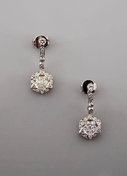 null Earrings in white gold, 750 MM, drawing a fall of diamonds carrying a pastille...