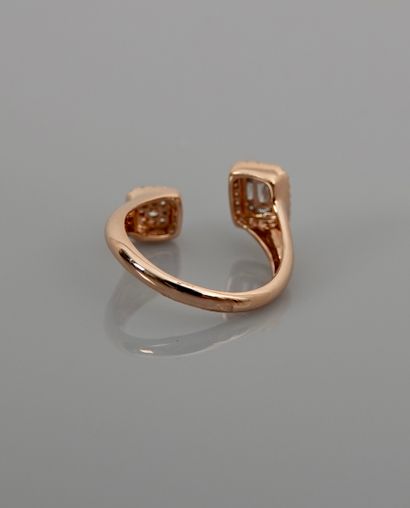 null Open ring in yellow gold, 750 MM, set with baguette-cut and round diamonds,...