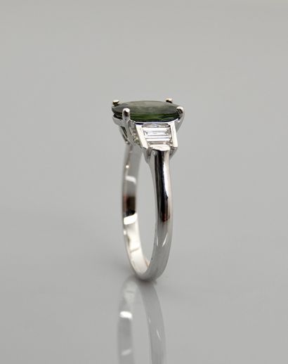 null White gold ring, 750 MM, set with a green sapphire weighing 2.54 carats, with...