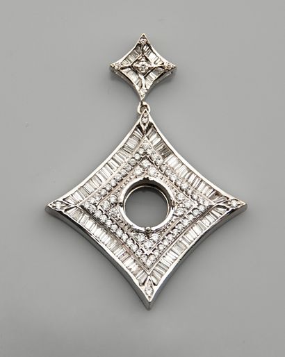 null Pendant in white gold, 750 MM, covered with baguette-cut and round diamonds,...