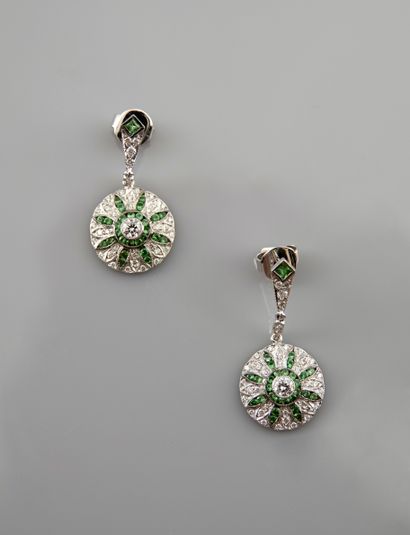 null Earrings in white gold, 750 MM, adorned with diamonds bearing a round lozenge...