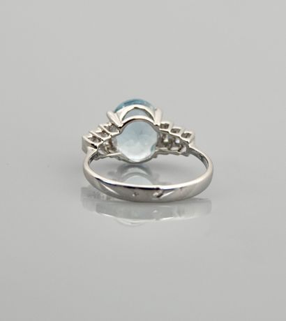 null White gold ring, 750 MM, set with an aquamarine weighing 2 carats, with baguette-cut...