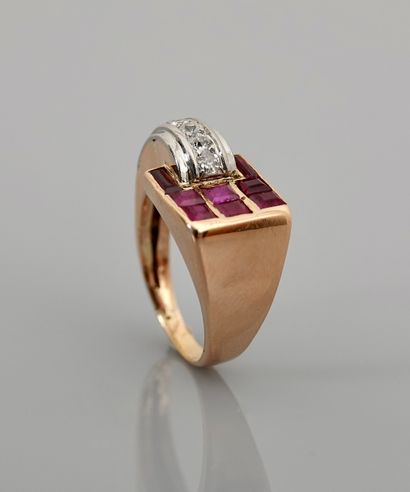 null Asymmetrical ring in pink gold, 750 MM, set with calibrated rubies and diamonds,...