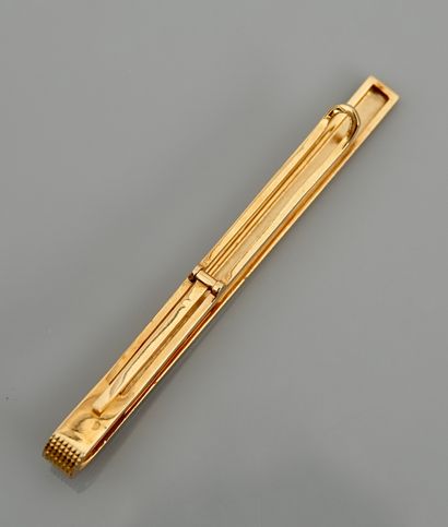 null Tie clip in yellow gold, 750 MM, circa 1950, weight: 8,6gr. gross.