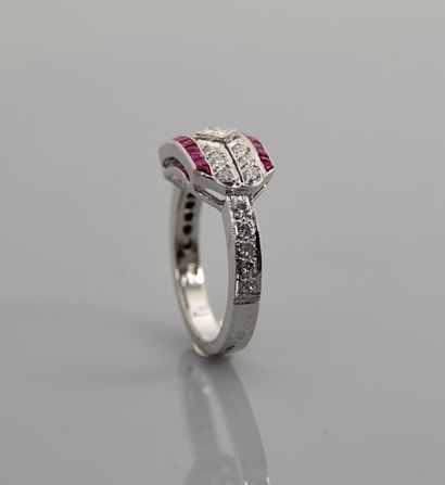 null Ring drawing a rectangular tray in white gold, 750 MM, decorated with rubies...