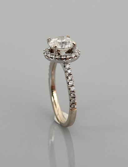 null Ring in white gold, 750 MM, weighing approximately 1 carat surrounded and shouldered...