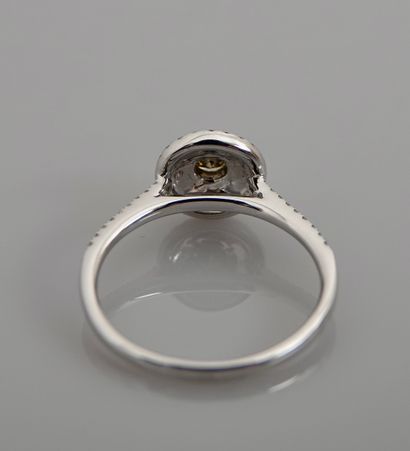 null Round ring in white gold, 750 MM, centered with a round Cognac color diamond...