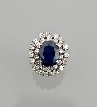 null White gold ring, 750 MM, centered on an oval sapphire weighing 6.50 carats approximately...