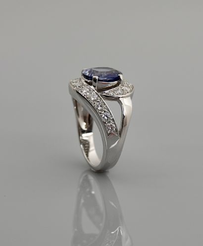 null White gold ring, 750 MM, centered with a Ceylon sapphire weighing 2.73 carats...
