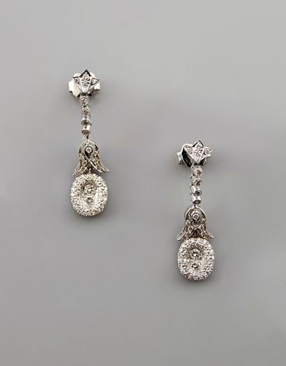 null Earrings in white gold, 750 MM, set with diamonds totaling 1.10 carat, length...
