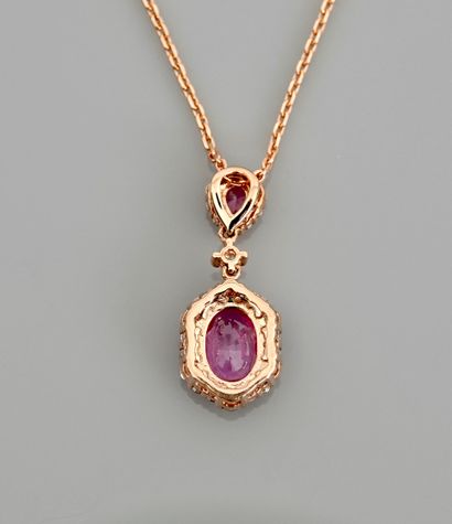 null Pink gold necklace, 750 MM, centered on a pink sapphire weighing 1.30 carat...