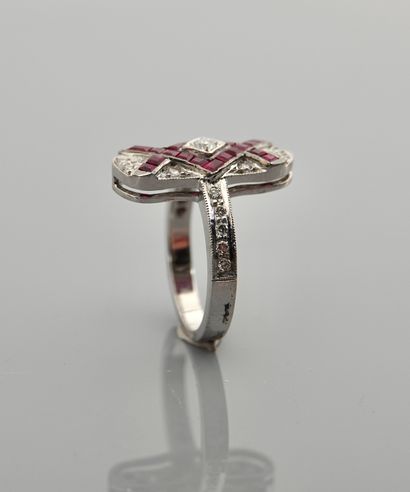 null Ring in white gold, 750 MM, drawing two crosses of calibrated rubies total 1...