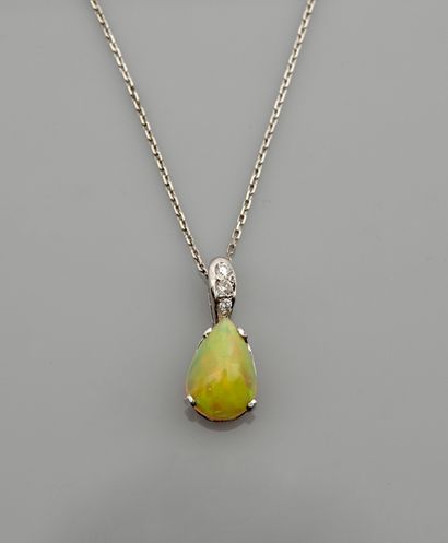 null Chain and pendant in white gold, 750 MM, adorned with a pear-shaped opal, lobster...