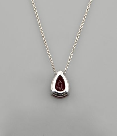 null Chain and pendant in white gold, 750 MM, set with a pear-cut ruby weighing 2.30...