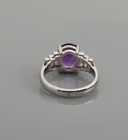 null White gold ring, 750 MM, set with an amethyst weighing about 2.80 carats and...