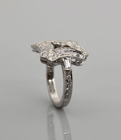 null Square ring in white gold, 750 MM, set with baguette-cut and round diamonds...