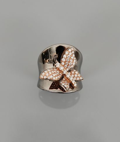 null Blackened gold ring, 750 MM, adorned with a yellow gold butterfly covered with...