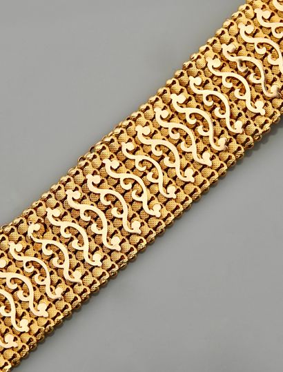 null Flat bracelet in yellow gold, 750 MM, safety chain, 1st half XXth, weight: 22,4gr....