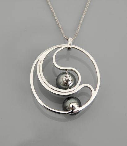 null Chain and round pendant in white gold, 750 MM, drawing a ribbon of diamonds...