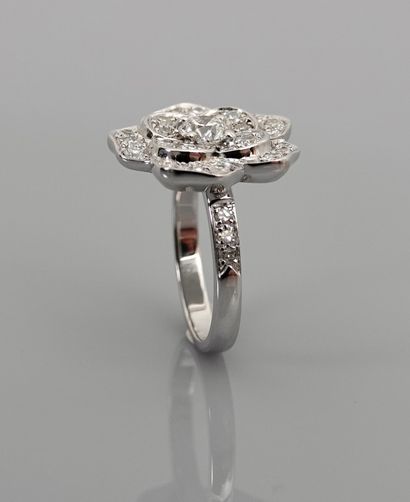 null Ring drawing a blooming flower in white gold, 750 MM, covered with diamonds...