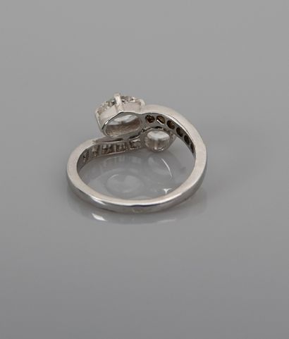 null Ring in white gold, 750 MM, set with two pear-cut diamonds, 0.61 carat and 0.43...