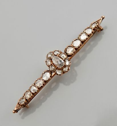 null Barrette brooch in yellow gold, 750 MM, entirely underlined with rose-cut diamonds,...