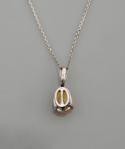 null Chain and pendant in white gold, 750 MM, adorned with a pear-shaped opal, lobster...
