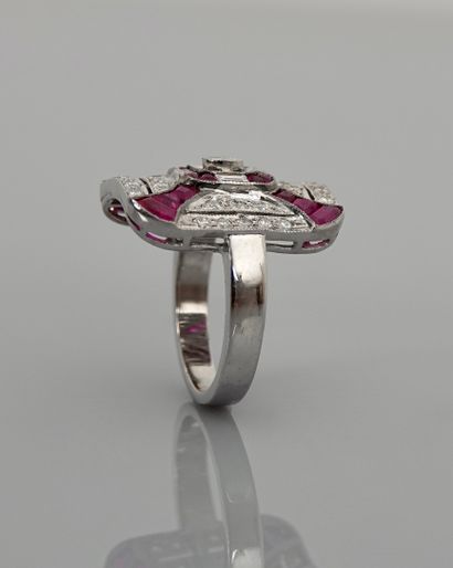 null Ring forming a tray of white gold, 750 MM, covered with diamonds in rectangular...