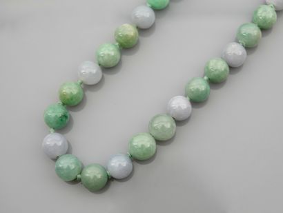 null Necklace of 70 quartz beads 10.5/11 mm, 750 MM, length 65 cm, weight: 153gr....