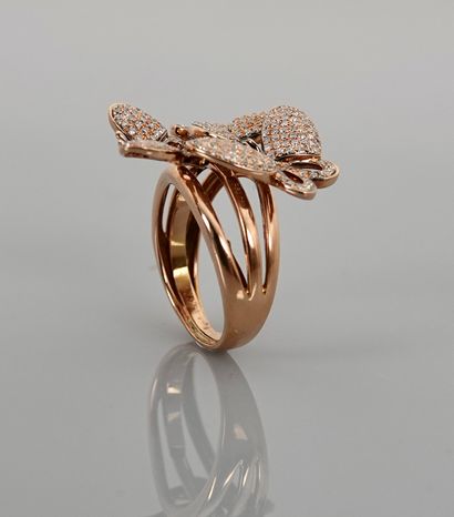 null Pink gold ring, 750 MM, adorned with three butterflies covered with 250 diamonds...