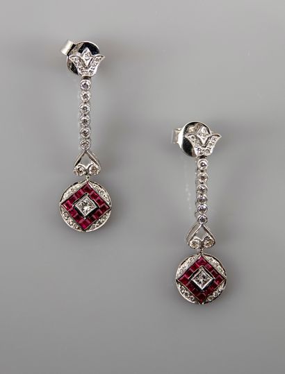 null Earrings in white gold, 750 MM, set with diamonds totaling about 1 carat and...
