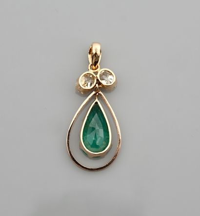 null Yellow gold pendant, 750 MM, set with two diamonds above a pear-cut emerald...