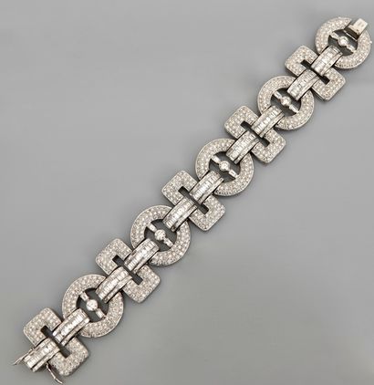 null Bracelet formed of ten round and rectangular links in white gold, 750 MM, centered...