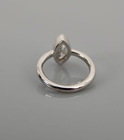 null Solitaire ring in white gold, 750 MM, set with a navette-cut diamond weighing...