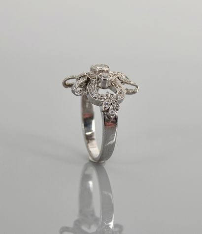 null Ring drawing a ribbon of white gold, 750 MM, adorned with diamonds, total 0.55...