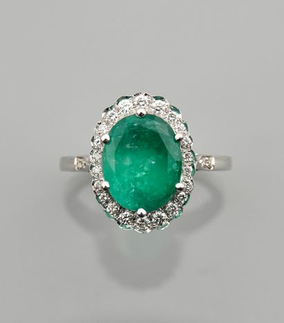 null White gold ring, 750 MM, centered on an emerald weighing 3.41 carats (missing,...