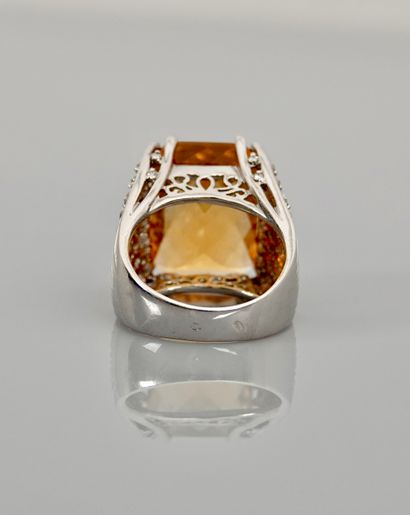 null Ring in white gold, 750 MM, set with a rectangular citrine weighing 14 carats...