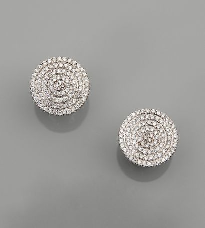 null Boutons d'oreilles en or gris, 750 MM, recouverts de diamants total 1 carat...