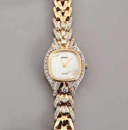 null Bracelet montre de dame en or jaune, 585 MM, lunette carrée entourée de diamants...