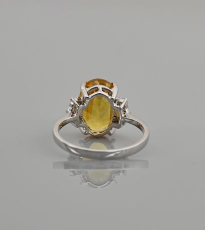null White gold ring, 750 MM, set with a treated yellow sapphire weighing 5.81 carats...